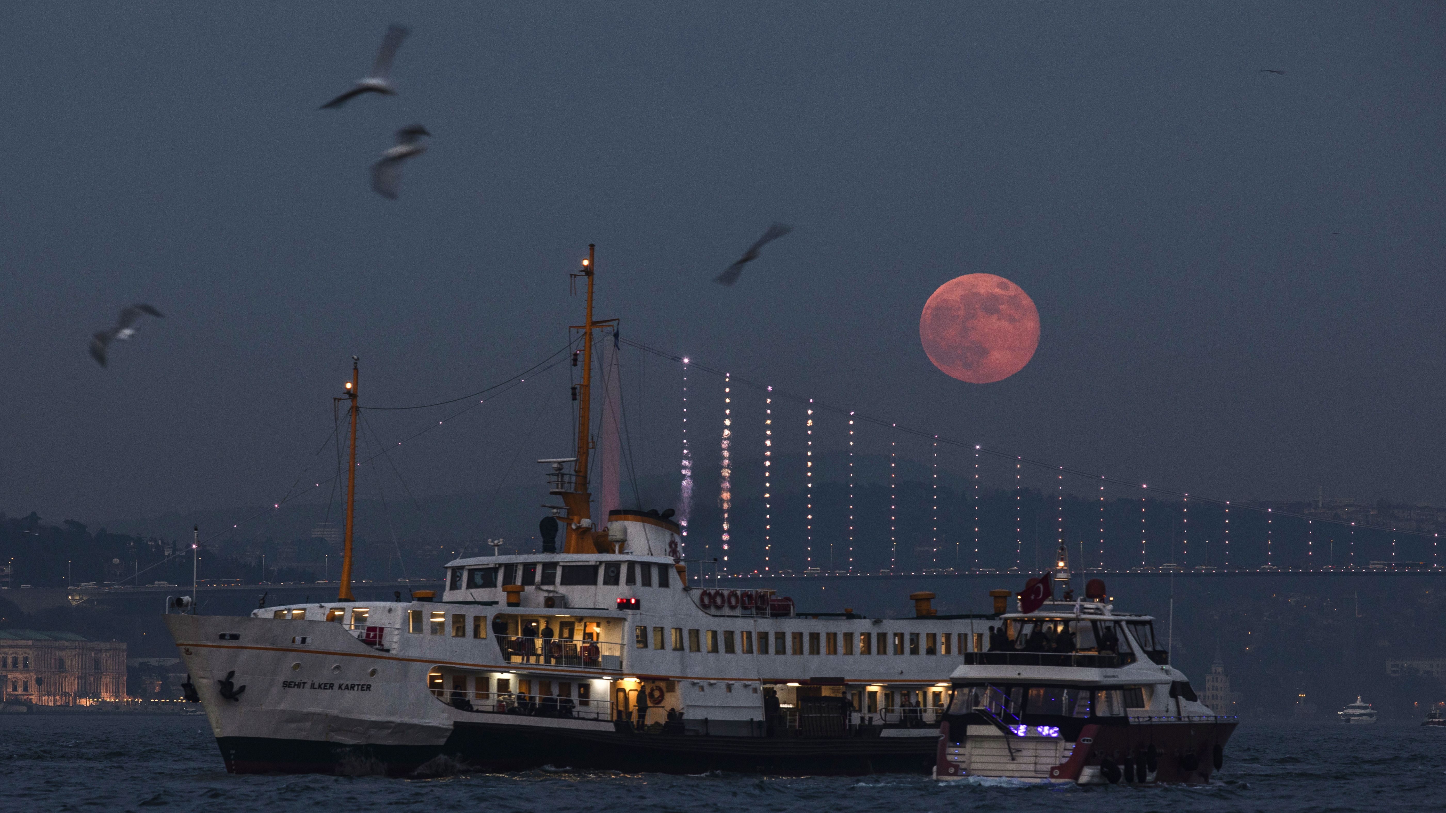 Luna llena en Estambul