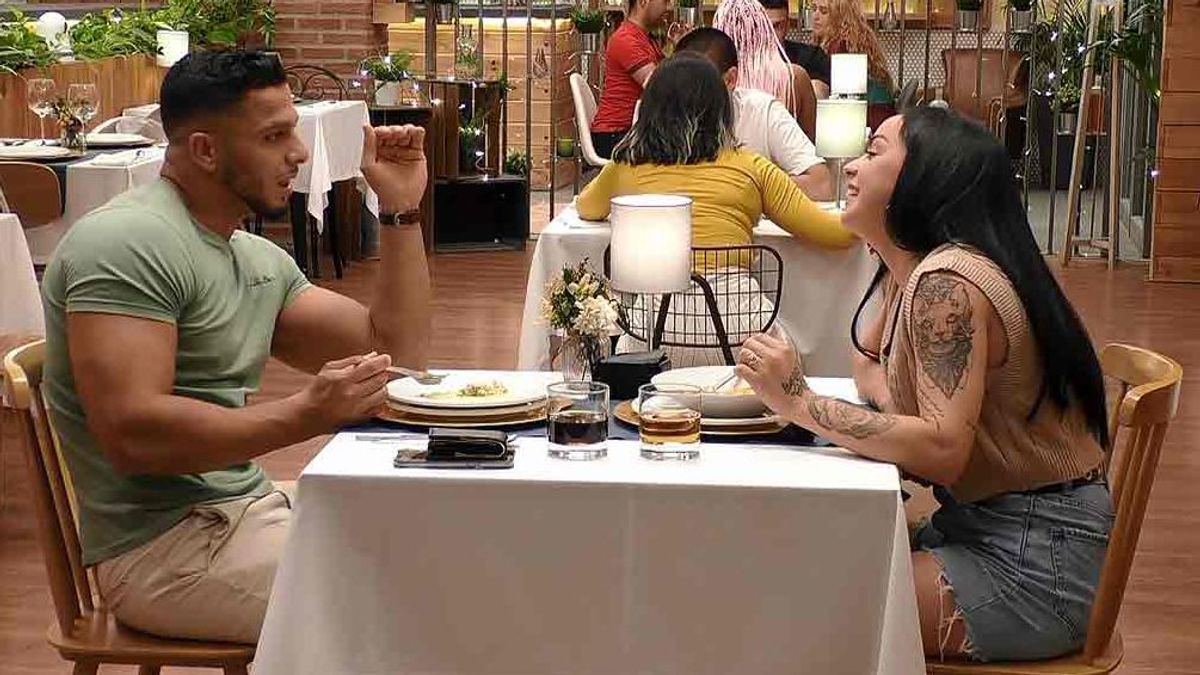 Un eructo repentino se cuela en la cita de Assif y Patricia en ‘First Dates’