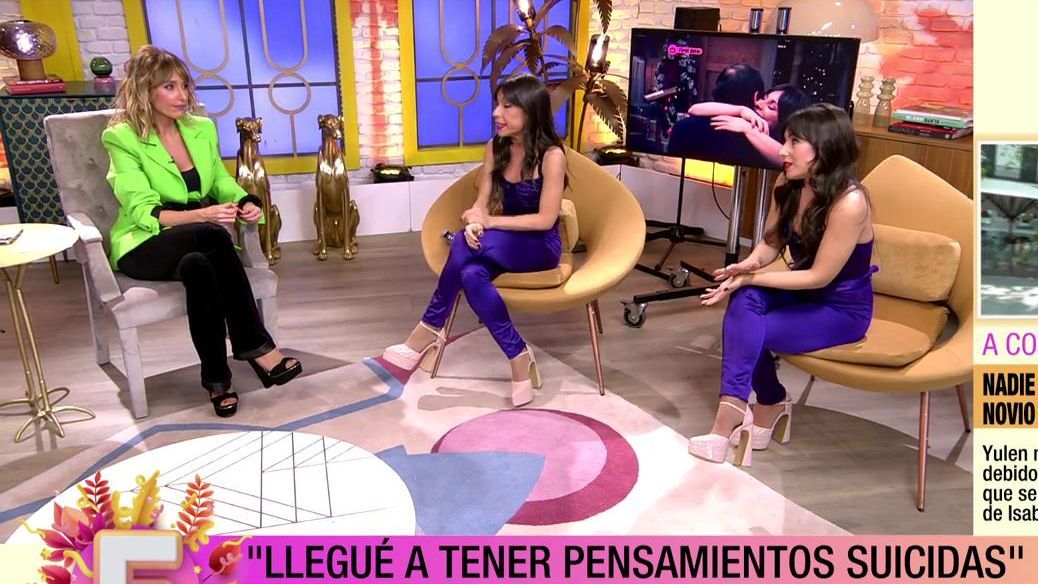 Emma García entrevista a las gemelas de 'First Dates'