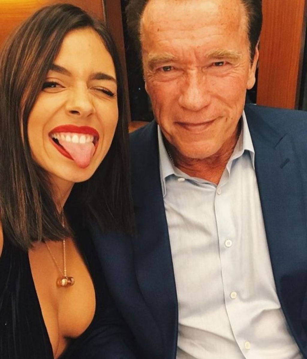 Ginna Pedrós, con Arnold Schwarzenegger