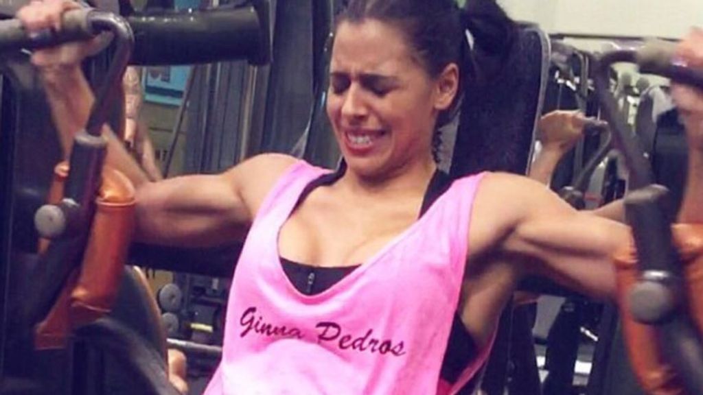 Ginna Pedrós, levantando pesas