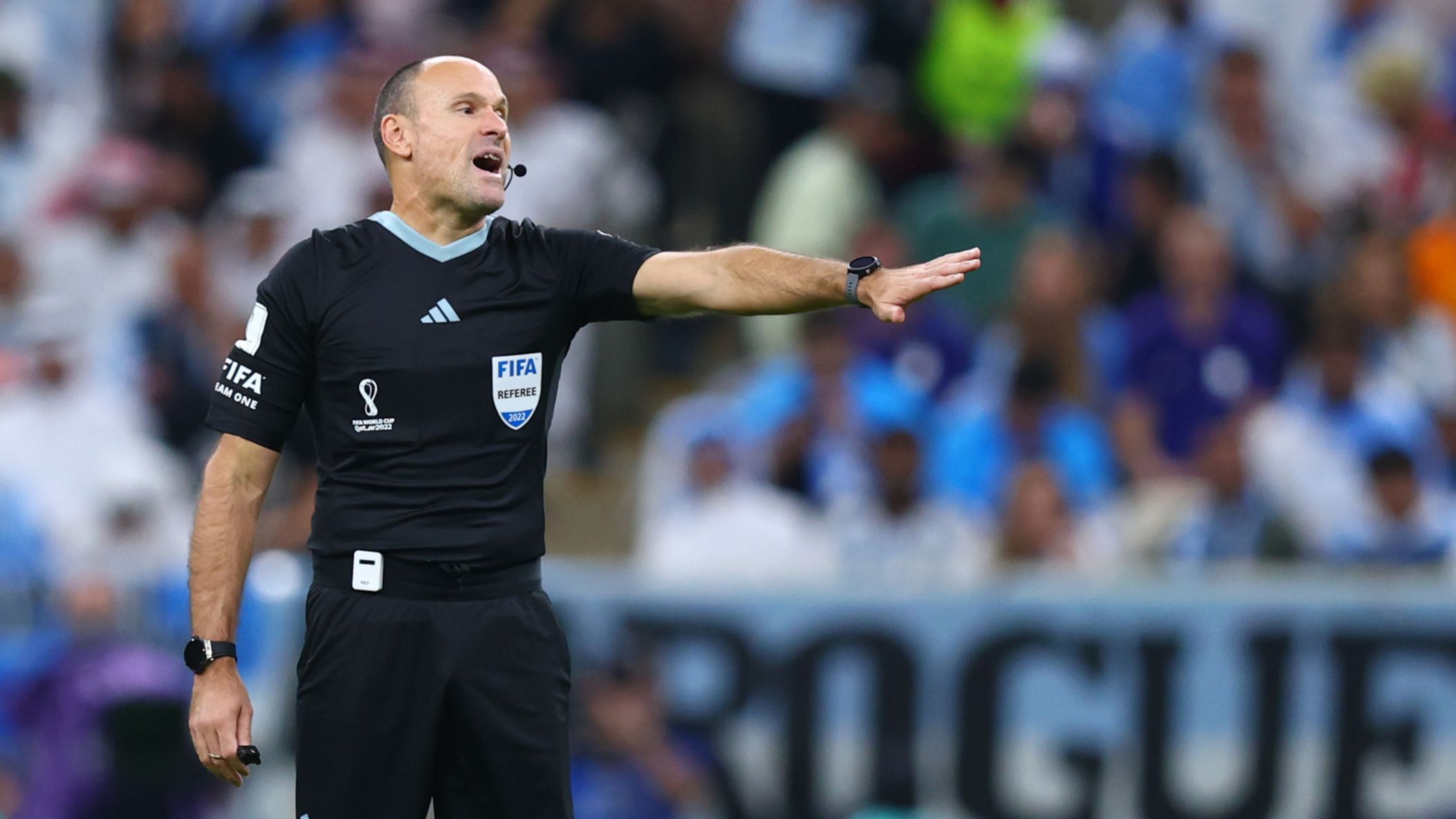 The Spanish referee Mateu Lahoz, goal of the fury of Messi and the Argentines within the World Cup