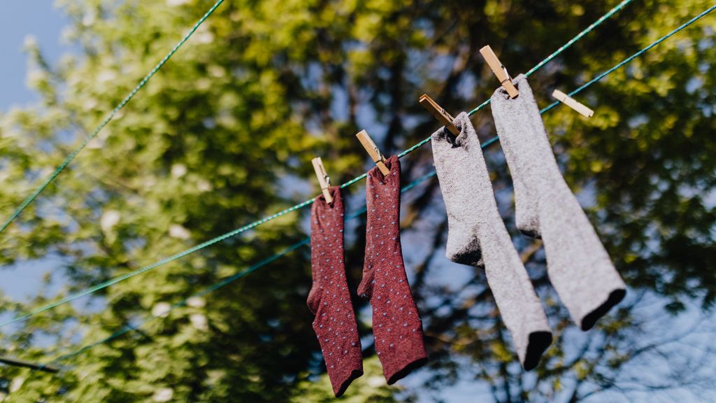 Por qué no debes secar la ropa sobre un radiador y lo que realmente tendrías que hacer