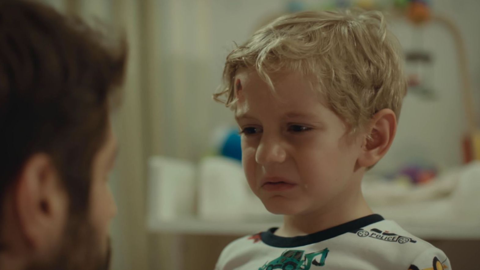 Sule golpea al pequeño Efe