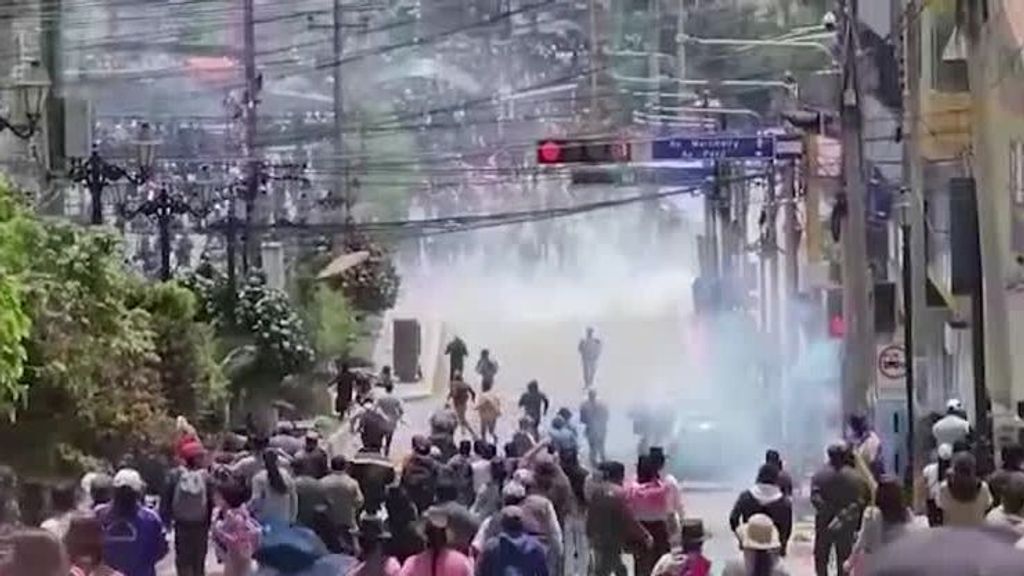 Dos muertos y más de 30 heridos en manifestaciones contra el Gobierno en Perú