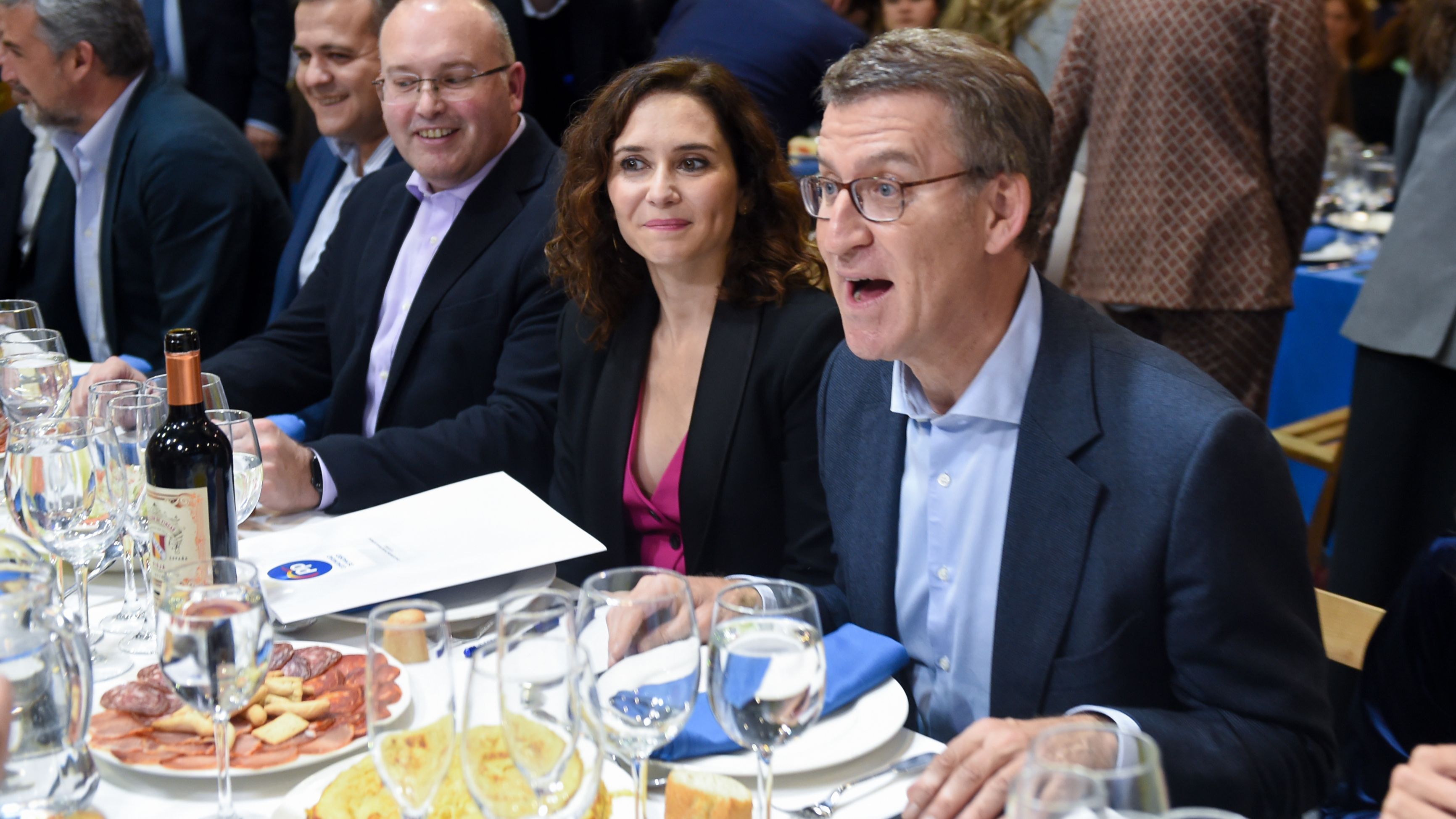 Feijóo y Ayuso inauguran las fiestas en la cena de Navidad del PP de Madrid Feijóo y Ayuso inauguran las fiestas en la cena de Navidad del PP de Madrid