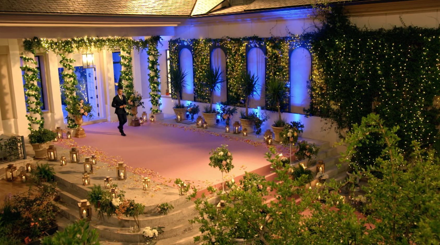 La mansión en la que vivirán los pretendientes de Sheila tiene un precioso porche