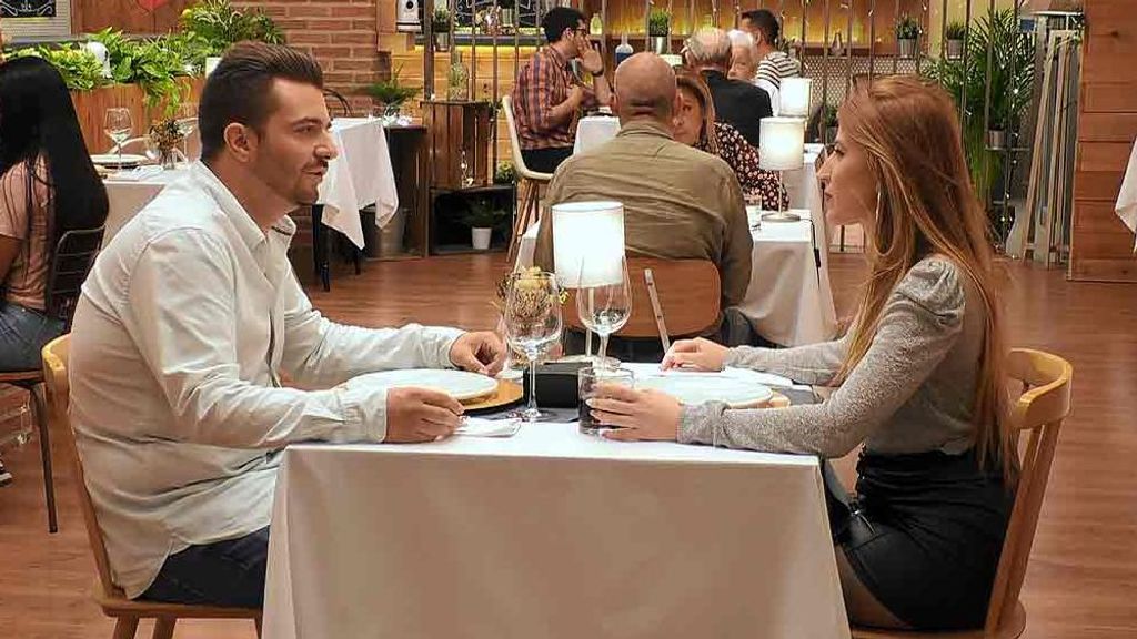 Álex y Raquel durante su cita en 'First Dates'