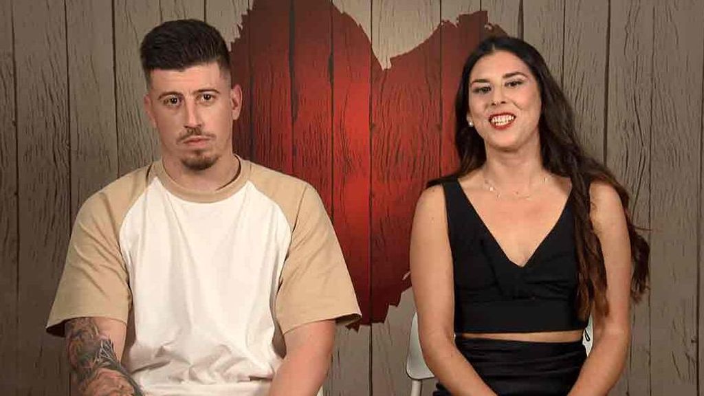 Carolina y Marc durante su cita en 'First Dates'