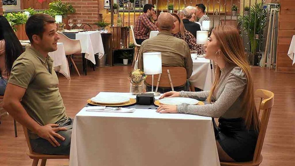 Dani y Raquel durante su cita en 'First Dates'