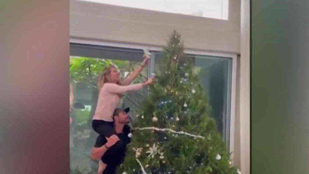 Elsa Pataky, Pilar Rubio, David Beckham… Los famosos ya han puesto el árbol de Navidad