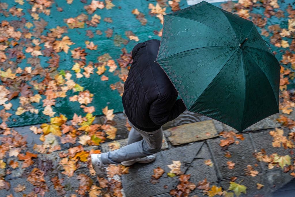 La borrasca Efraín trae ambiente templado a pesar de las lluvias