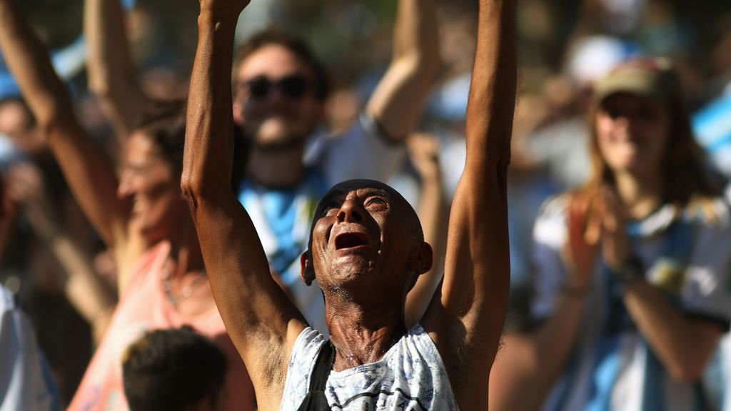 Miles de argentinos celebran el triunfo de su selección en el obelisco de Buenos Aires