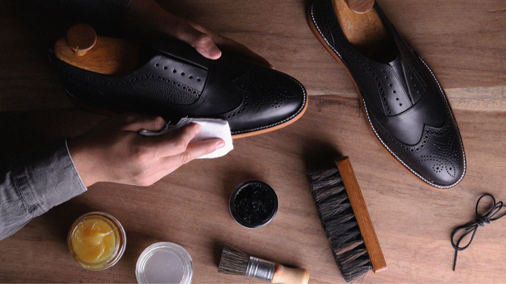 Cómo limpiar los zapatos de piel