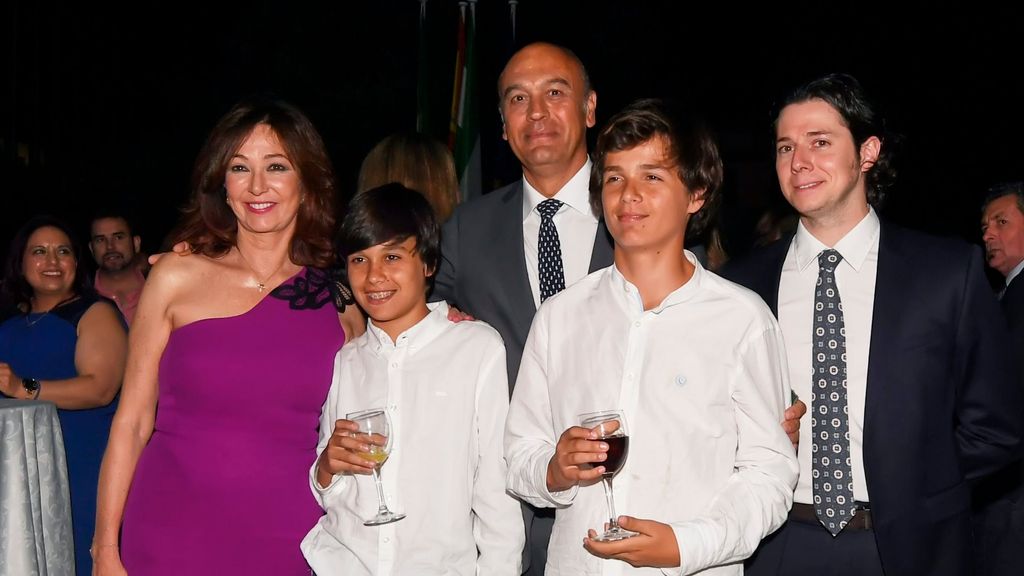 Ana Rosa Quintana y su familia en 2018