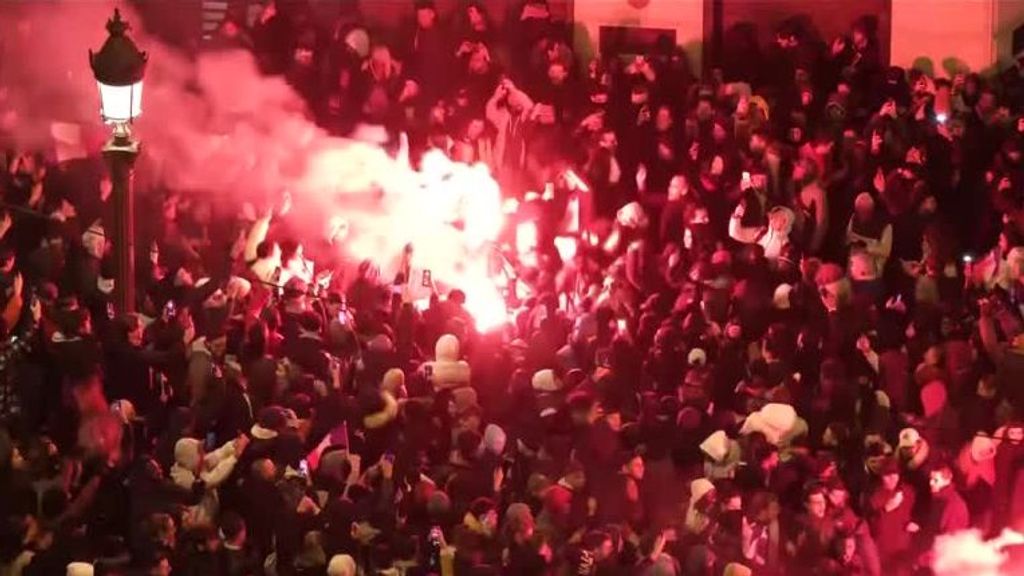 Disturbios en París: cargas policiales y más de 100 detenidos tras la victoria de Francia contra Marruecos