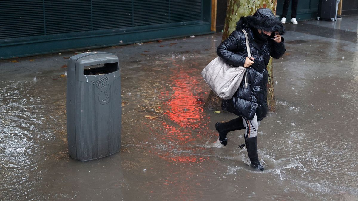 Madrid recibe en hora y media la mitad de la lluvia que suele caer en el mes de diciembre