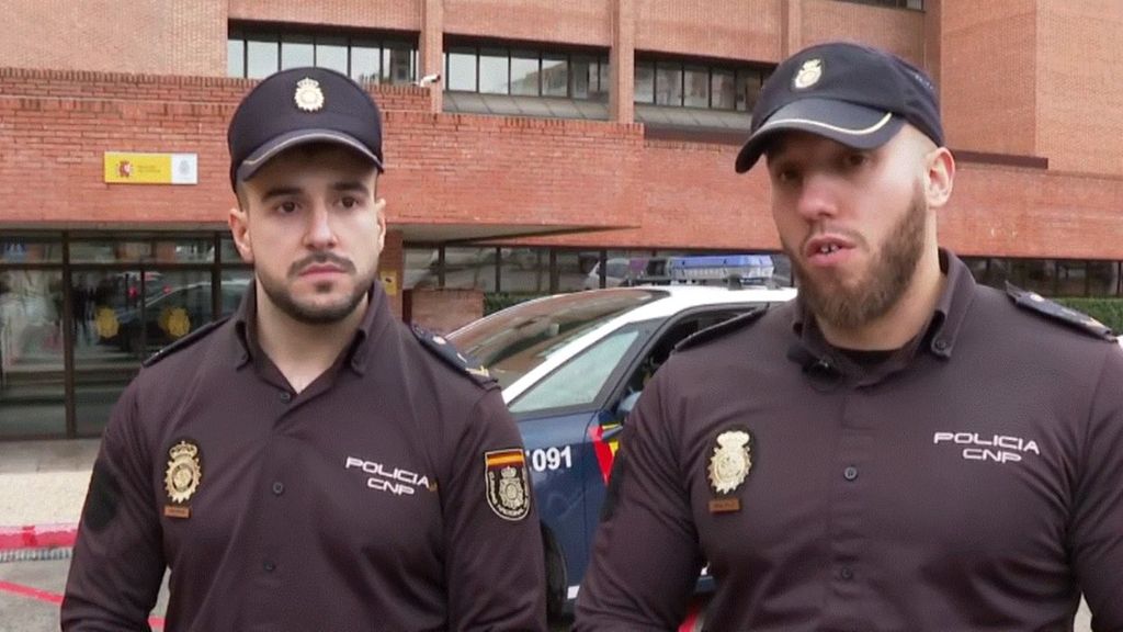 Marcos Motril y Alejandro Ribeiro, los agentes que rescataron al bebe encerrado por unos padres en el coche para irse al Casino