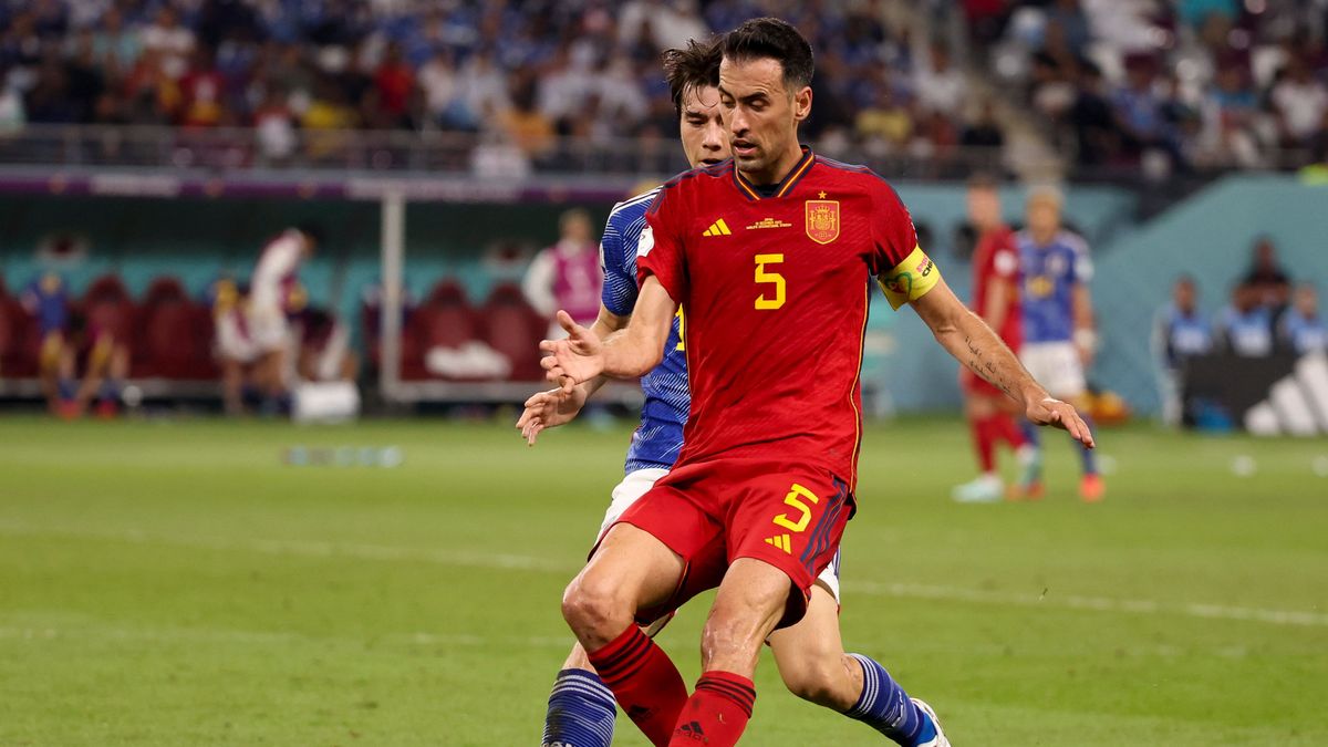 Sergio Busquets of Spain during the FIFA World Cup 2022, Group E football match between Japan and Spain on December 1, 2022 at Khalifa International Stadium in Ar-Rayyan, Qatar - Photo Jean Catuffe / DPPI Sergio Busquets of Spain during the FIFA World Cup 2022, Group E football match between Japan and Spain on December 1, 2022 at Khalifa International Stadium in Ar-Rayyan, Qatar - Photo Jean Catuffe / DPPI