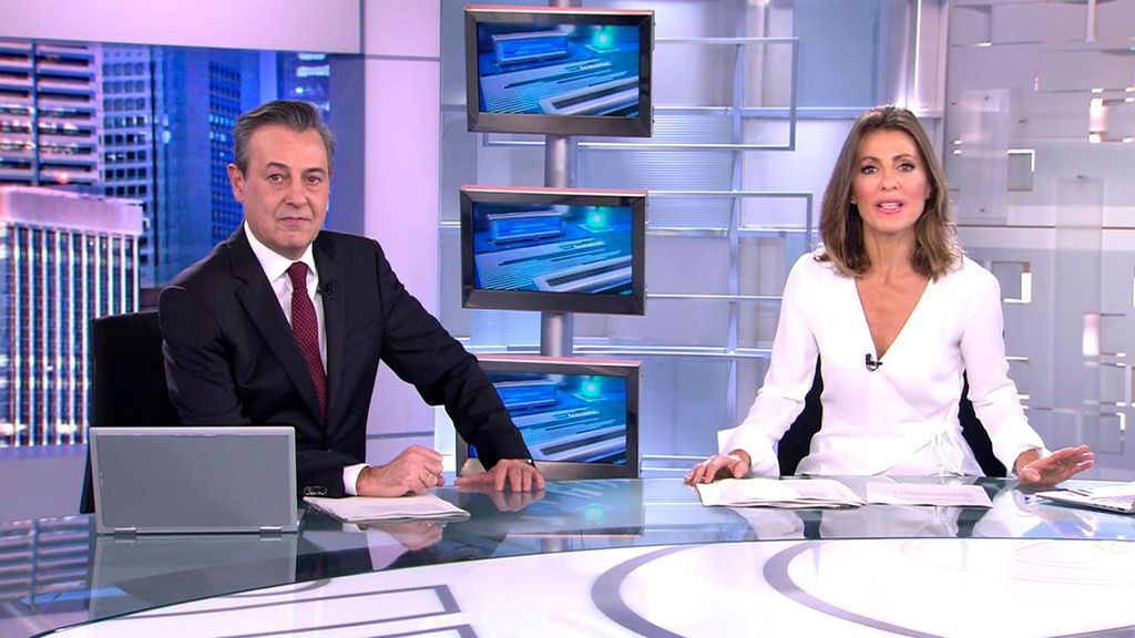 Con José Ribagorda y Ángeles Blanco Informativos Telecinco 2022 Noche 17/12/2022