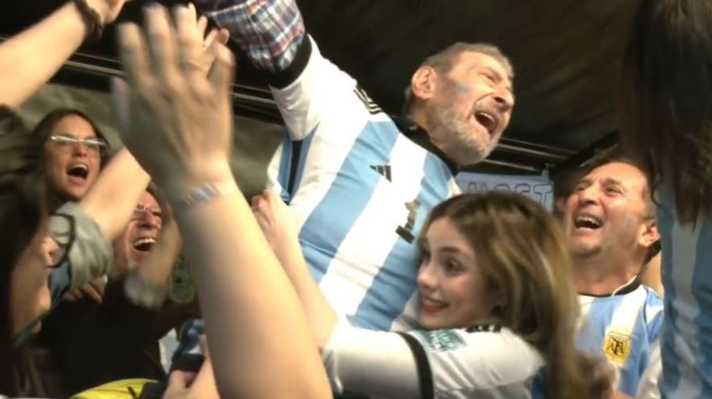La amplia colonia de argentinos en España celebra la victoria de su selección