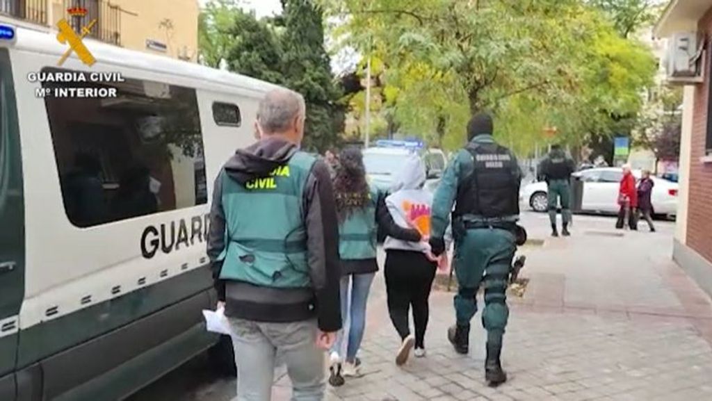 La Guardia Civil detiene a cuatro personas en Almería por extorsionar con vídeos sexuales manipulados