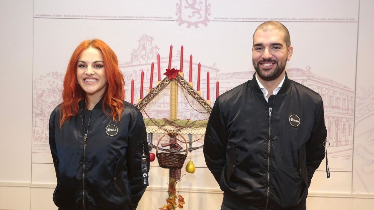 Sara García y Pablo Álvarez, posan tras la entrevista en la sede de San Marcelo del Ayuntamiento de León