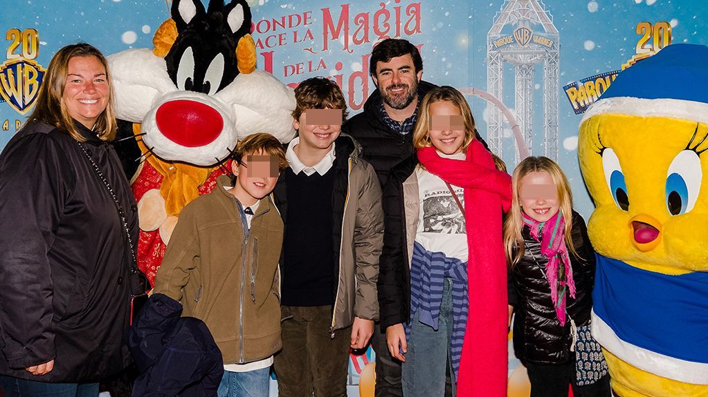 María Castro, Adriana Abenia o Dafne Fernández: los famosos y sus hijos se ponen navideños en el Parque Warner