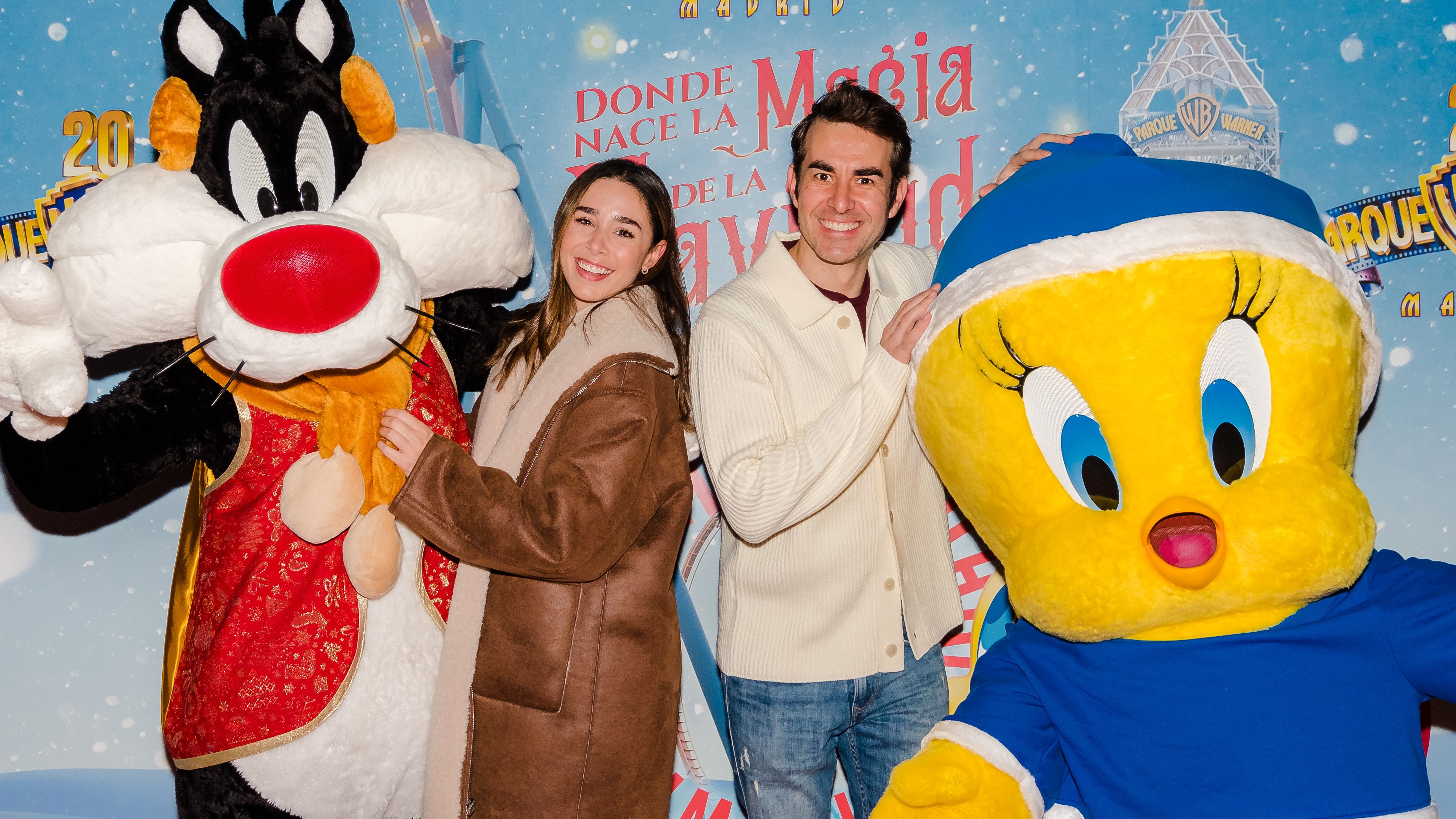 María Castro, Adriana Abenia o Dafne Fernández: los famosos y sus hijos se ponen navideños en el Parque Warner