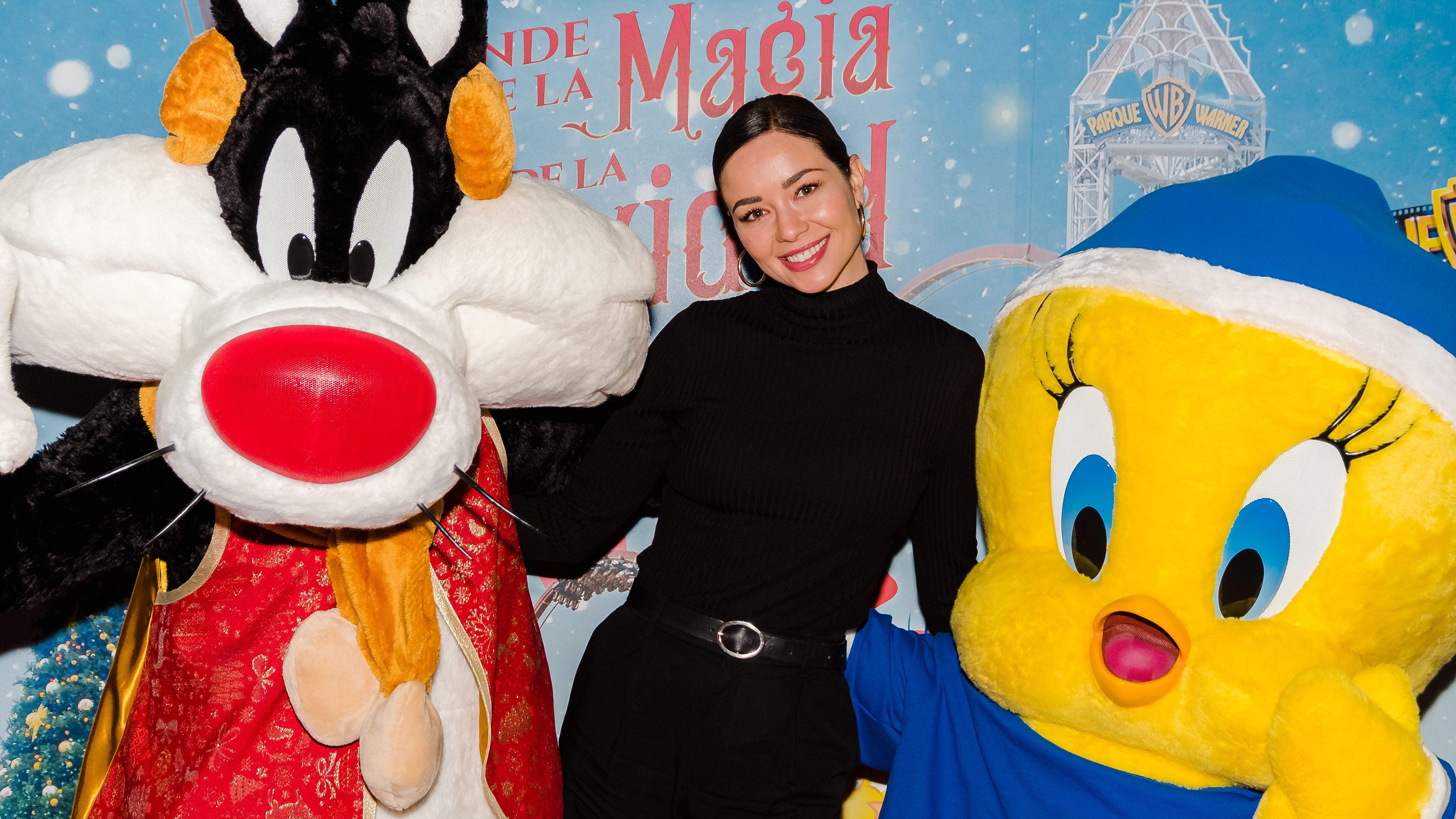 María Castro, Adriana Abenia o Dafne Fernández: los famosos y sus hijos se ponen navideños en el Parque Warner