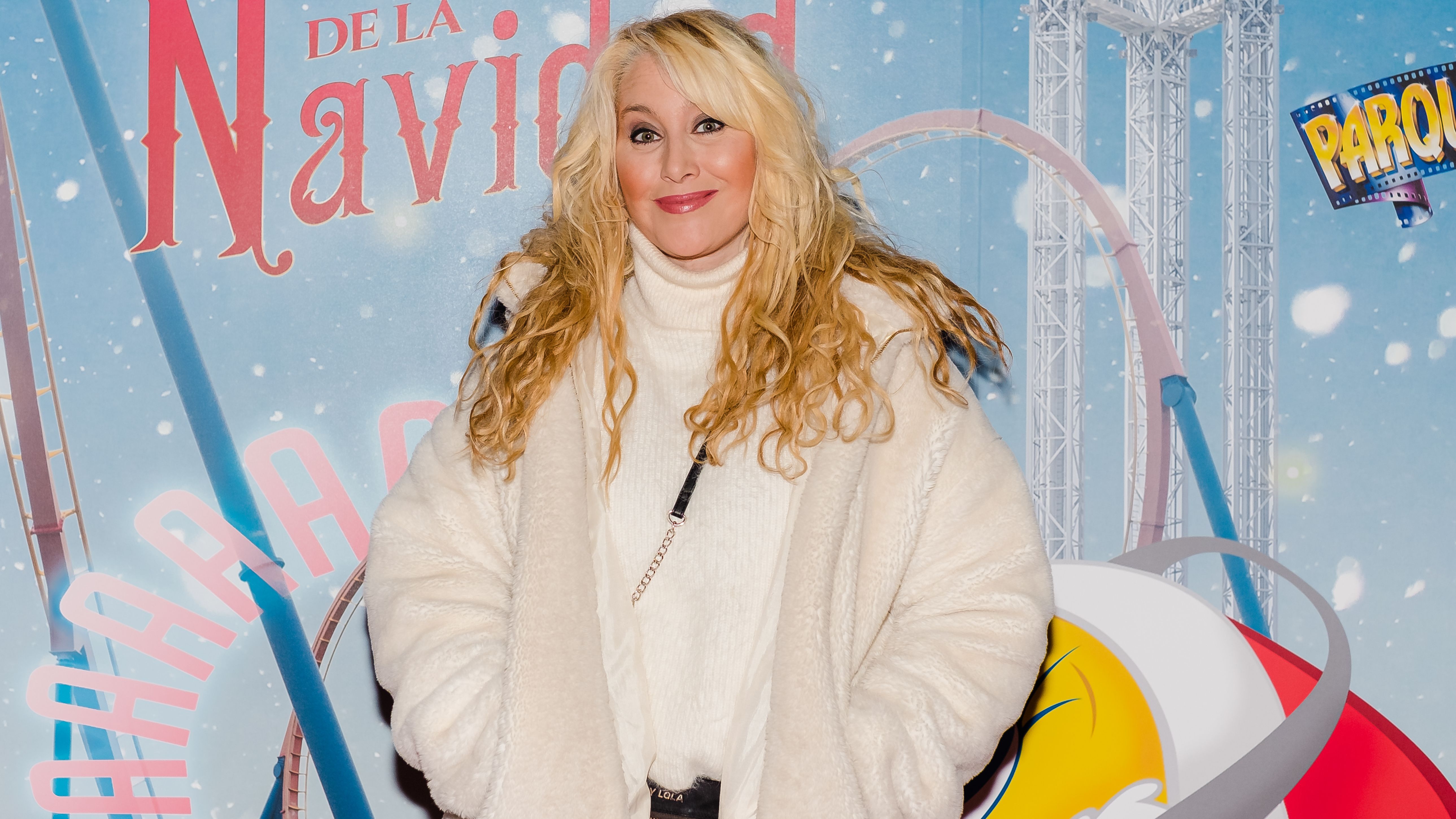 María Castro, Adriana Abenia o Dafne Fernández: los famosos y sus hijos se ponen navideños en el Parque Warner