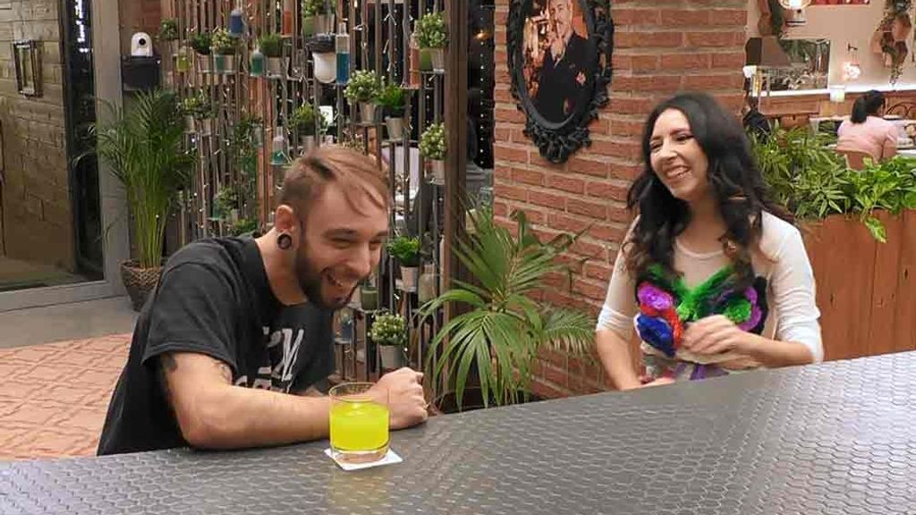 Graciela y Ricard durante su cita en 'First Dates'