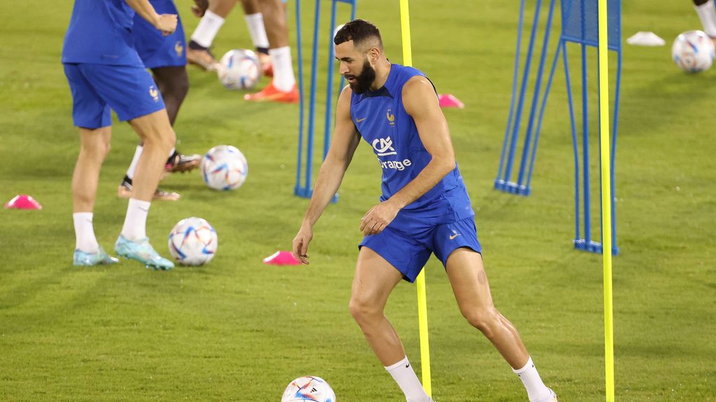 Karim Benzema of France during Team France practice ahead of the FIFA World Cup 2022 on November 19, 2022 in Doha, Qatar - Photo Jean Catuffe / DPPI