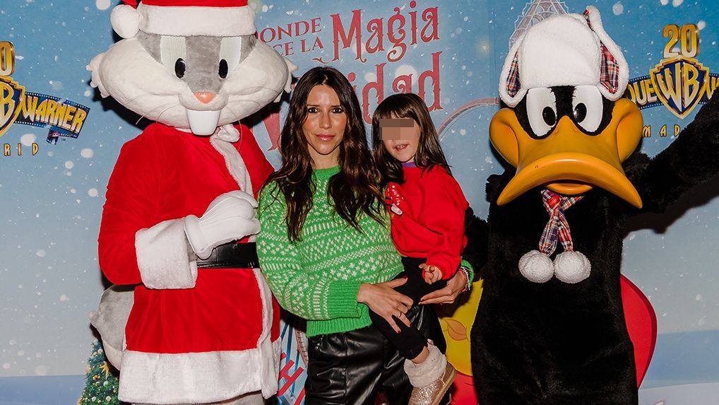 María Castro, Adriana Abenia o Dafne Fernández: los famosos y sus hijos se ponen navideños en el Parque Warner