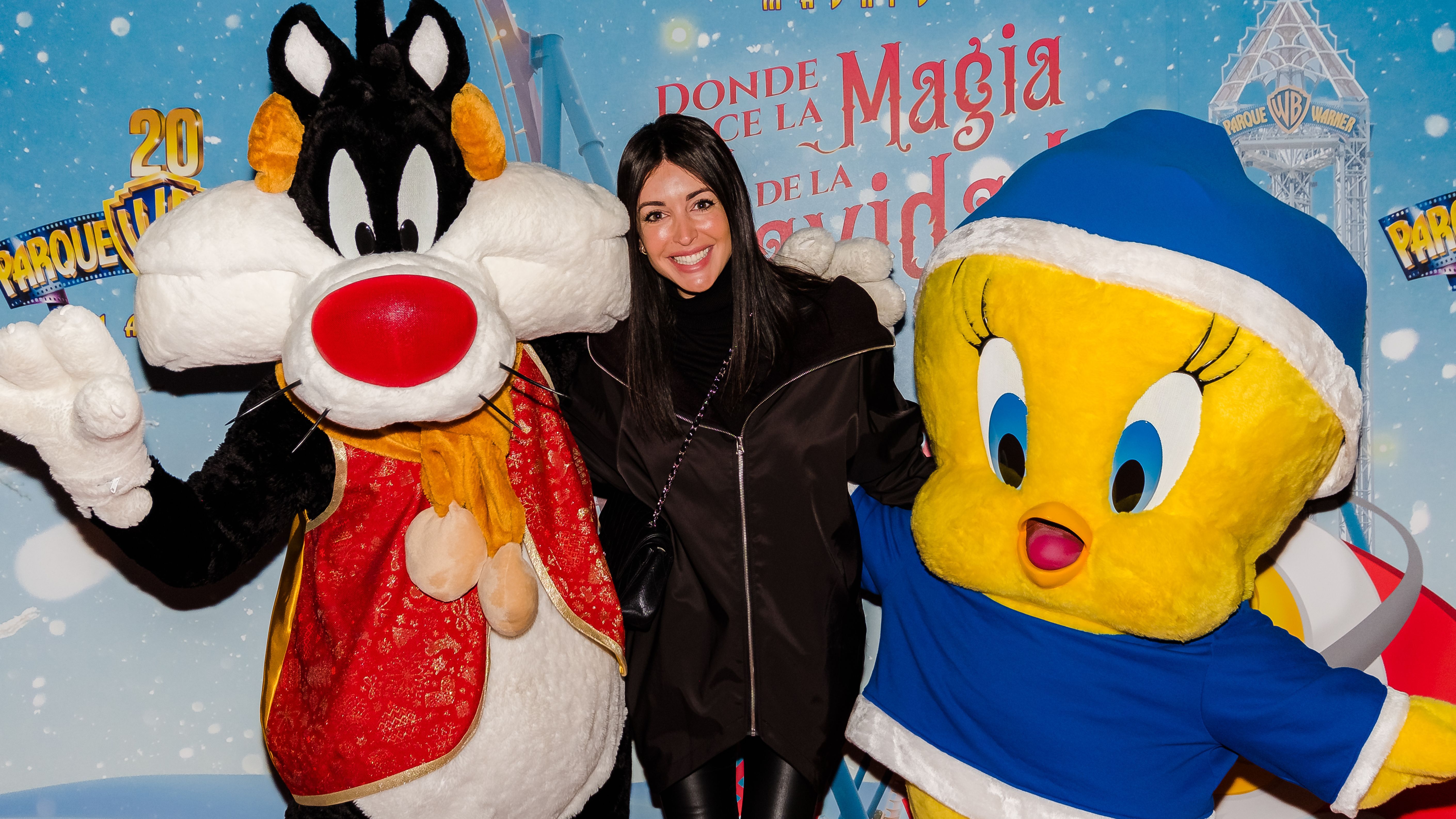 María Castro, Adriana Abenia o Dafne Fernández: los famosos y sus hijos se ponen navideños en el Parque Warner
