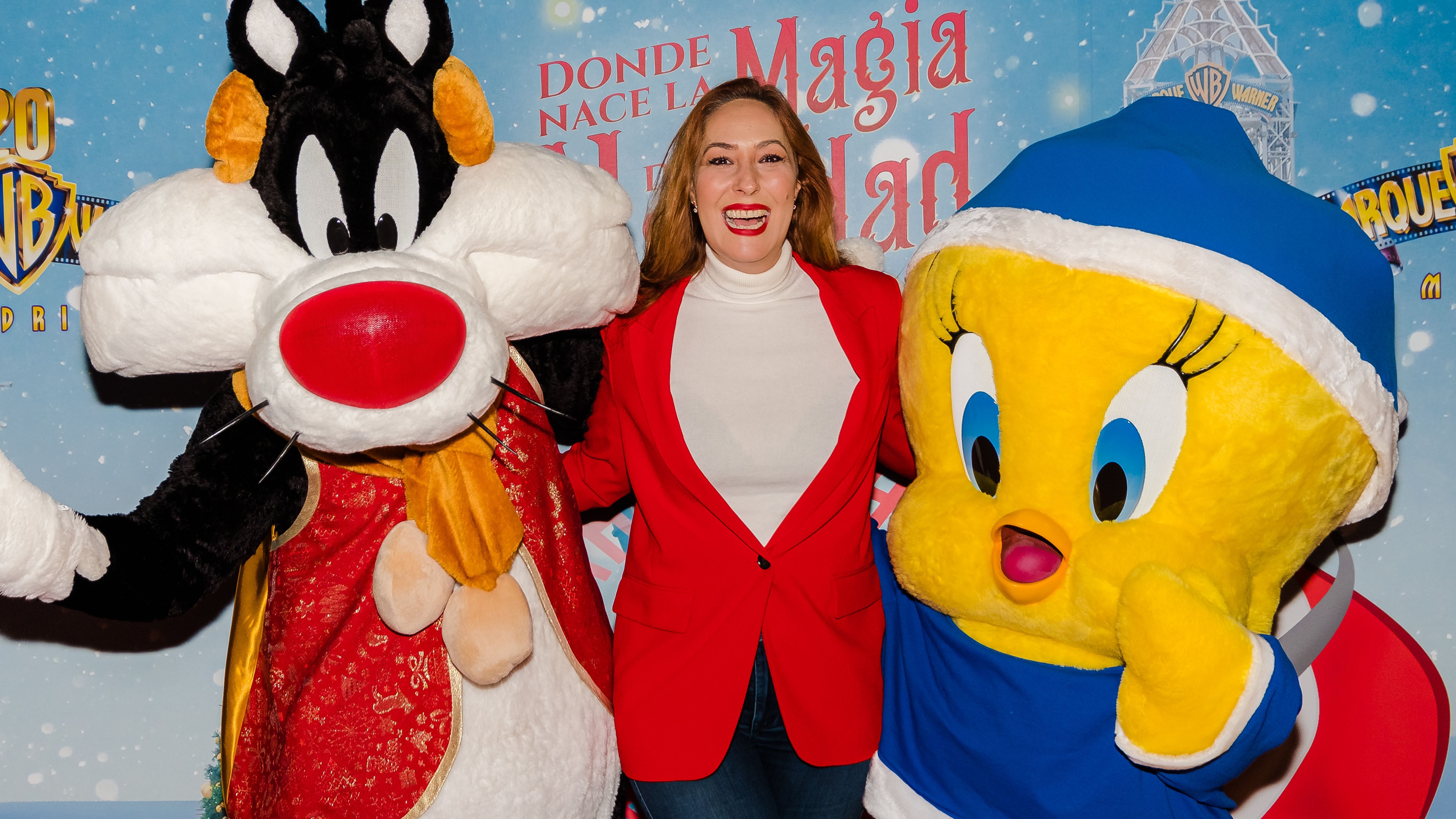 María Castro, Adriana Abenia o Dafne Fernández: los famosos y sus hijos se ponen navideños en el Parque Warner