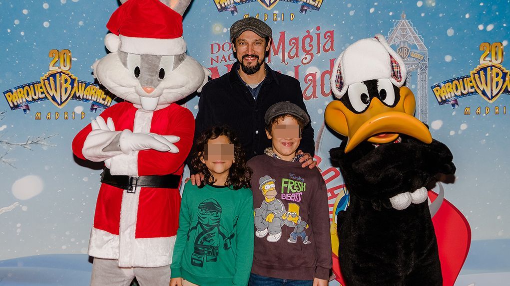 María Castro, Adriana Abenia o Dafne Fernández: los famosos y sus hijos se ponen navideños en el Parque Warner