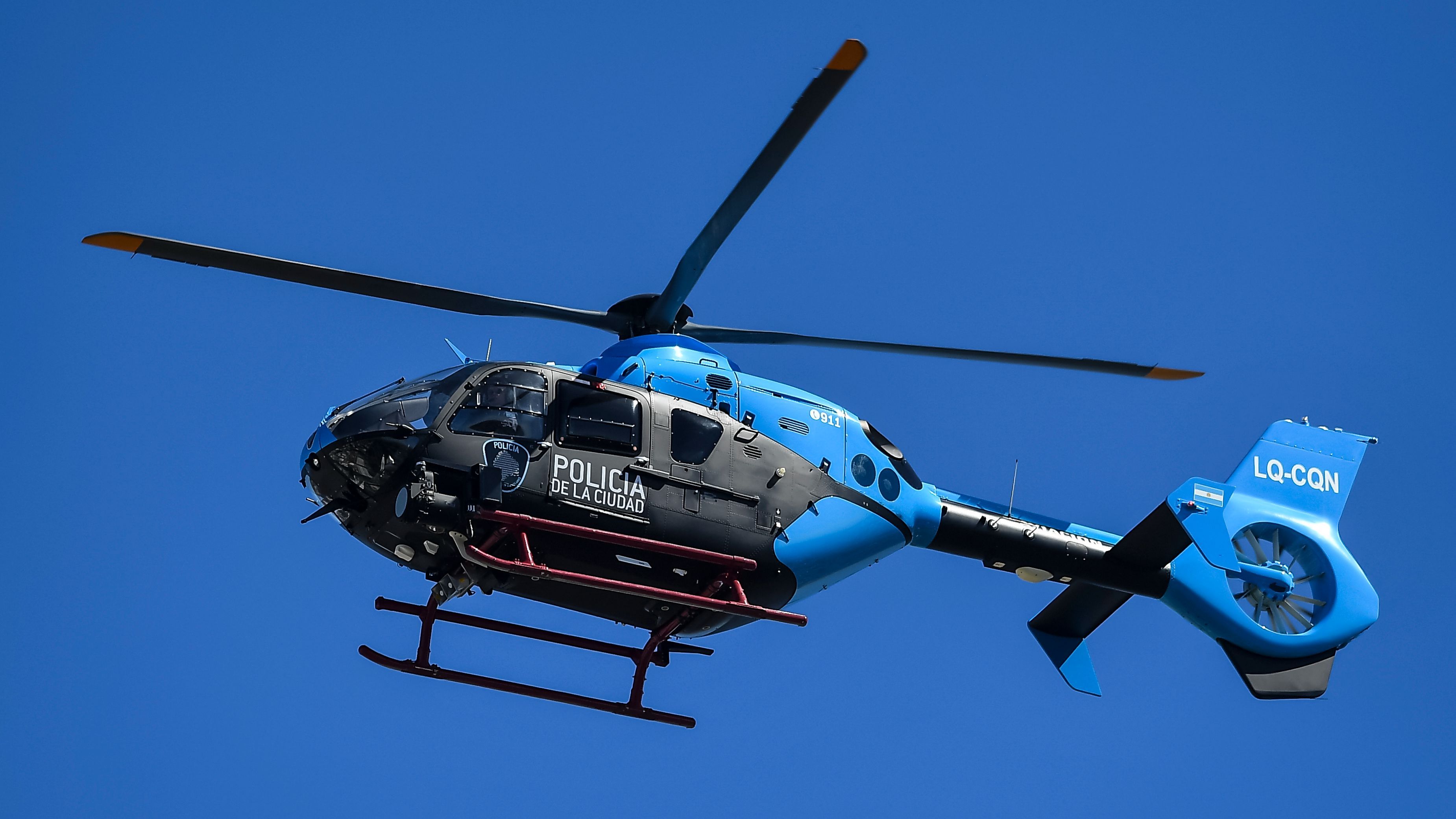 El helicóptero que transportaba a Lionel Messi y Lionel Scaloni