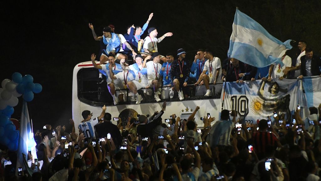 Los argentinos toman las calles de Buenos Aires para festejar con su selección