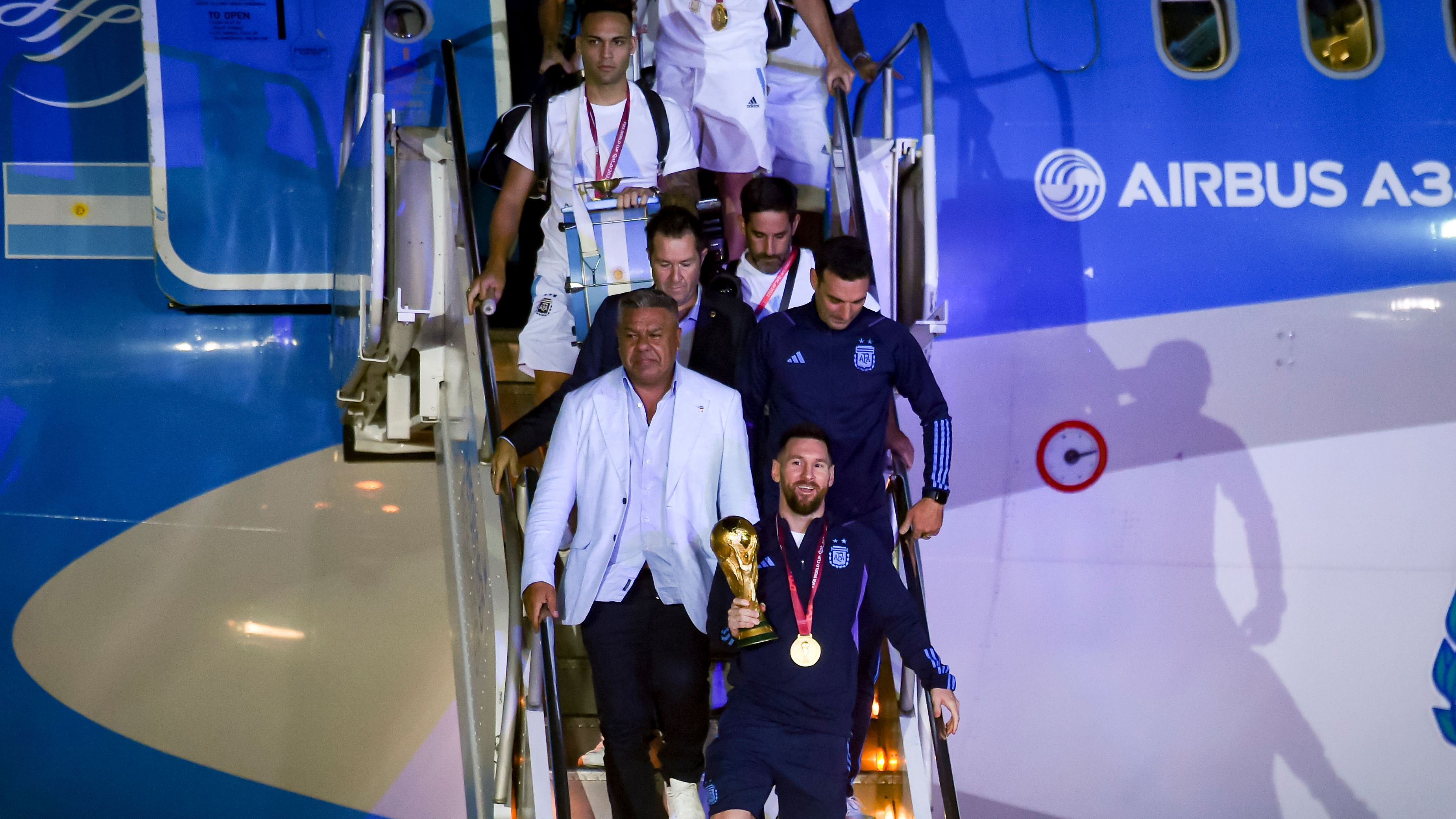 Los jugadores de la selección argentina aterrizan en Buenos Aires