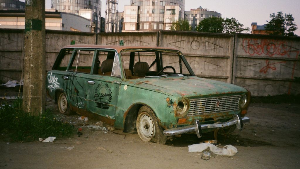 Qué son los coches 'okupas' y por qué los persigue la DGT