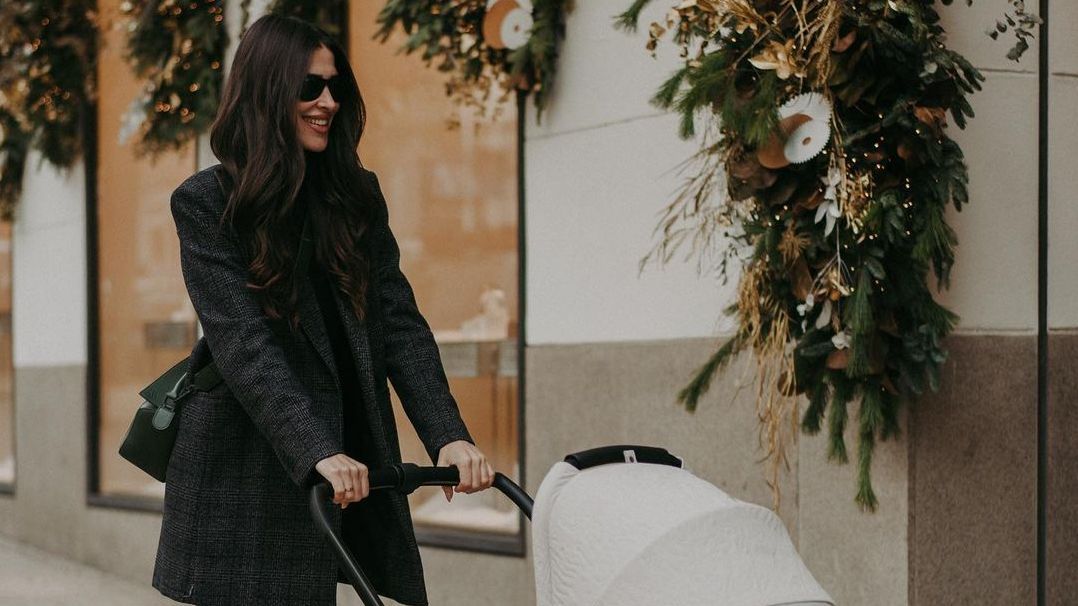 Precio y modelo: así es el exclusivo carrito de paseo de Elsa, la hija de Lidia Torrent y Jaime Astrain