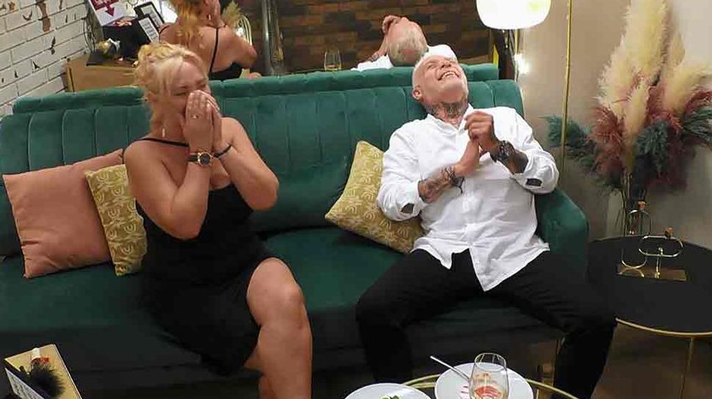 Carmen y Fran durante su cita en 'First Dates'