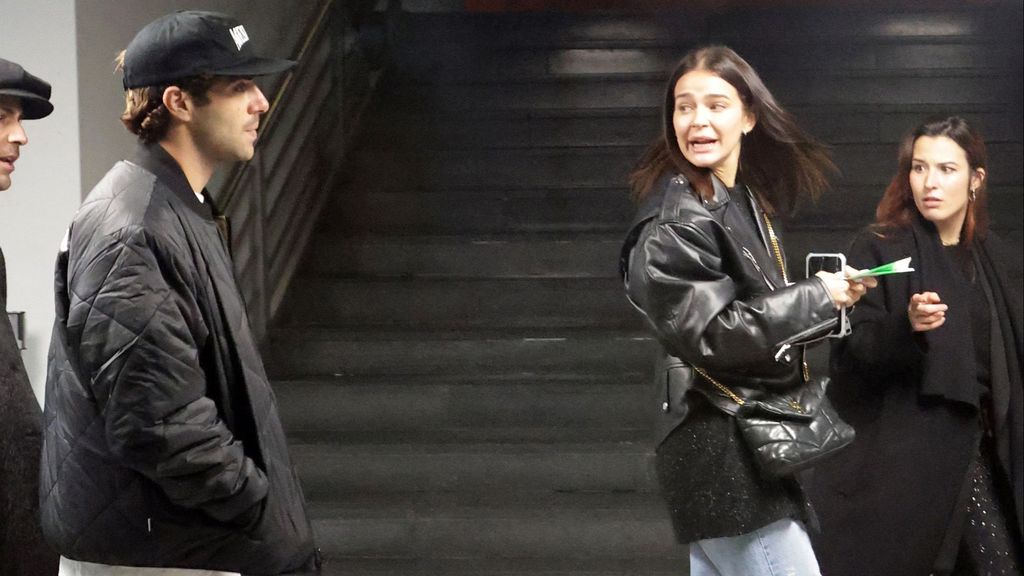Laura Escanes y Álvaro de Luna, llegando juntos al concierto de Aitana
