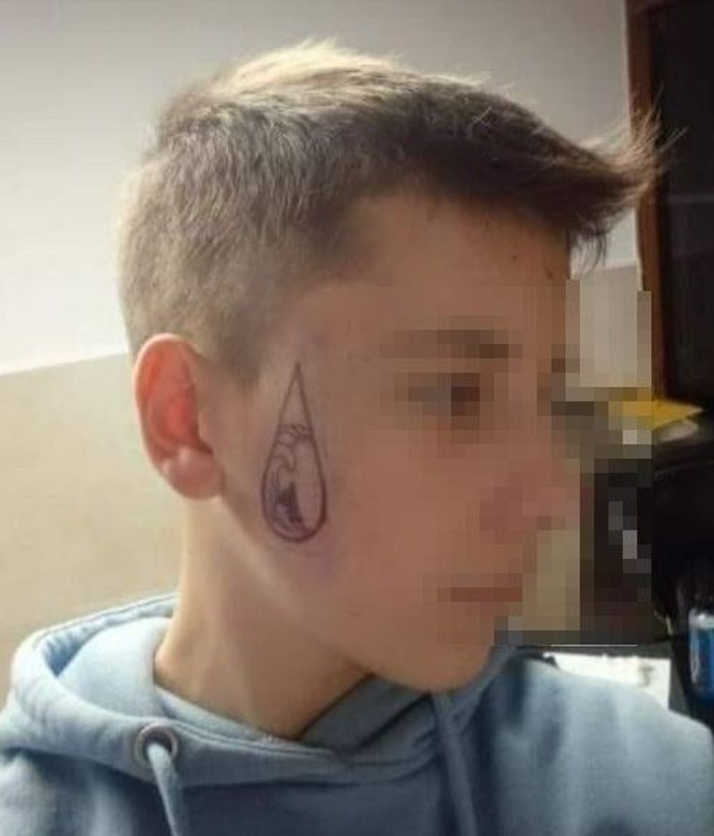 Un joven supuestamente se tatúa la cara tras un mensaje del 'freestyler' Gazir