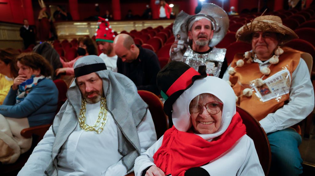 Disfraces dentro del Teatro Real de Madrid en el Sorteo de la Lotería de Navidad 2022