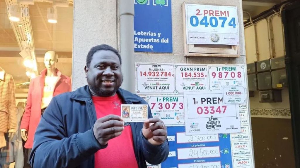 Ibrahim, agraciado con el segundo premio de la Lotería de Navidad 2022: "Llegué hace cinco años en patera"