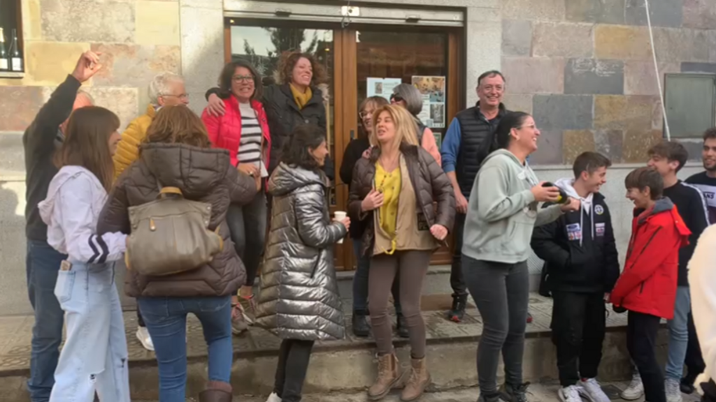Los vecinos de Ger celebrando