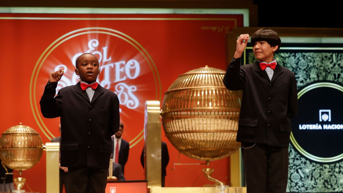 Niños de San Ildefonso cantando el Gordo en el Sorteo de la Lotería Nacional de Navidad 2022
