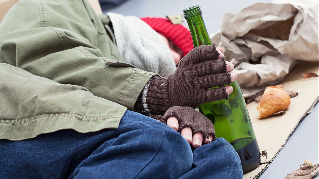 Ocho niñas adolescentes matan a puñaladas a un mendigo en Canadá para robarle una botella de alcohol